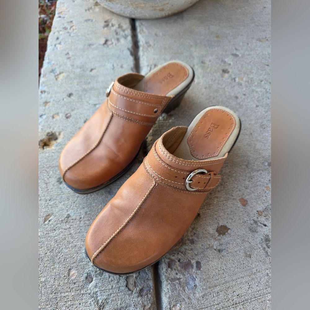 Tan Leather Clogs Slip-On Shoes Mules Buckle Accent Womens Sz 9M Y2K